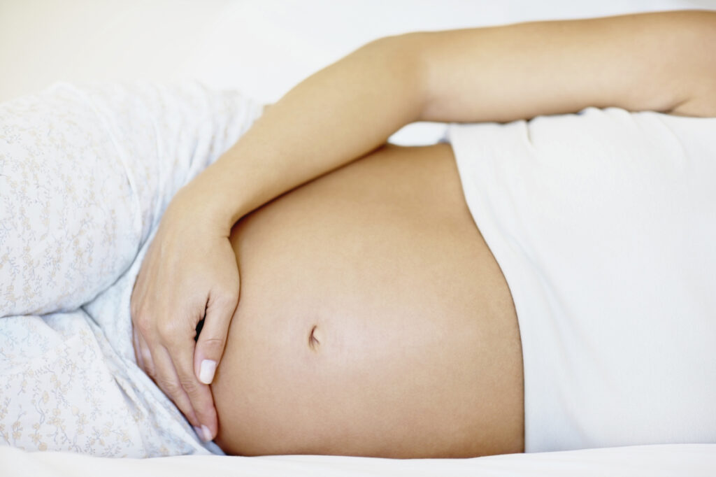 thai nhi tuần 26 - Ba tháng giữa của quá trình mang thai sắp kết thúc, mẹ bắt đầu thấy một số triệu chứng mới như đau lưng hoặc thỉnh thoảng bị chuột rút cơ bắp chân. 