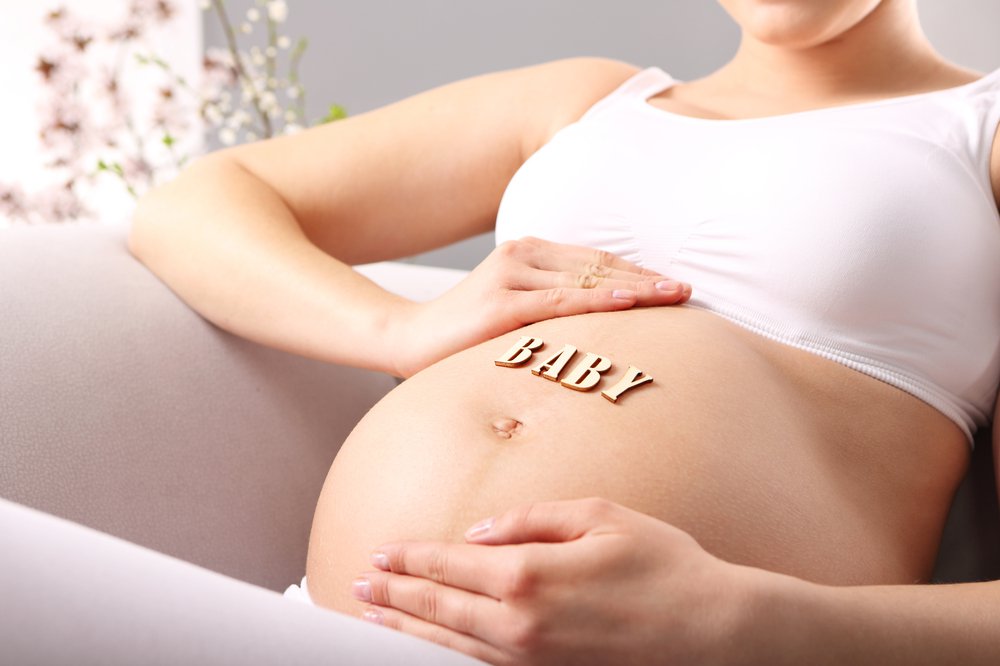 thai nhi tuần 27 tuổi, bạn bắt đầu cảm thấy sự thay đổi rõ ràng của vòng bụng, nó nhô dần về phía trước
