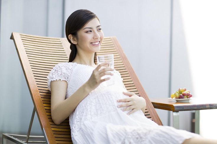 Giai đoạn thai nhi tuần 24 - mẹ bầu nên uống nhiều nước