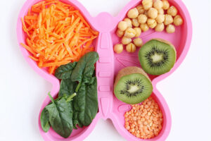 nhiều rau xanh sẽ tốt cho các trẻ bị béo phì và thừa cân