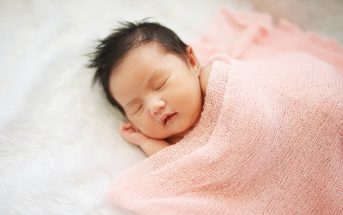 Trẻ 1 tháng tuổi cần ngủ 16-18 tiếng/ngày