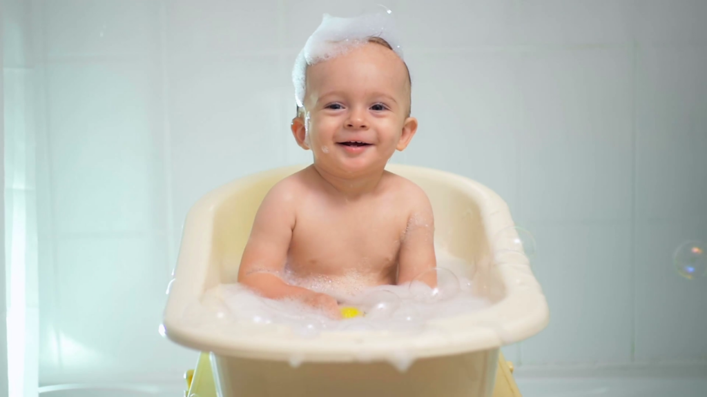 Tắm trẻ sơ sinh không quá 7 phút vào mùa đông
