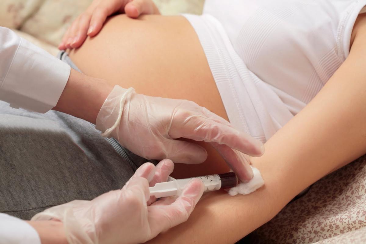Phương pháp sàng lọc huyết thanh mẹ sử dụng mẫu máu của mẹ để xét nghiệm rủi ro sinh con dị tật