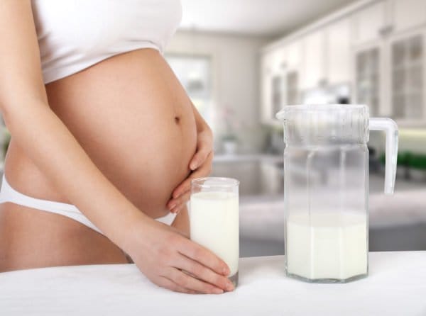 Vì có nhiều dưỡng chất và chất béo nên sữa dành cho bà bầu thường khó uống