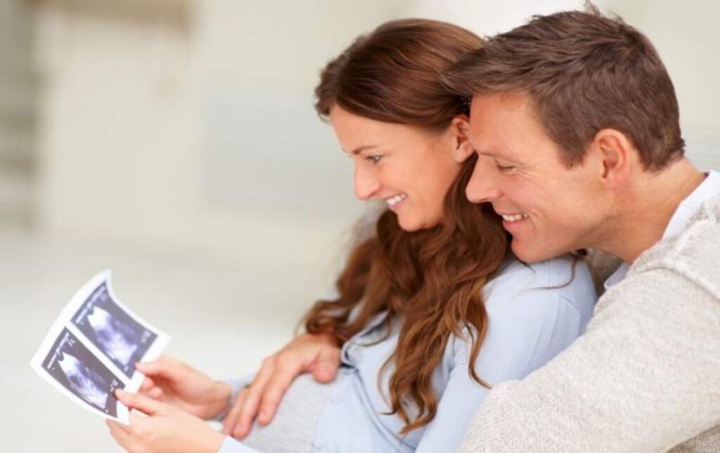 Người mẹ không tham gia BHXH vẫn có thể nhận trợ cấp bảo hiểm thai sản bình thường nếu người bố có đóng 