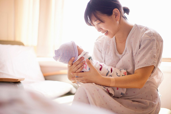 Bảo hiểm thai sản giúp bạn giảm bớt 1 phần gánh nặng kinh tế lớn khi sinh con 