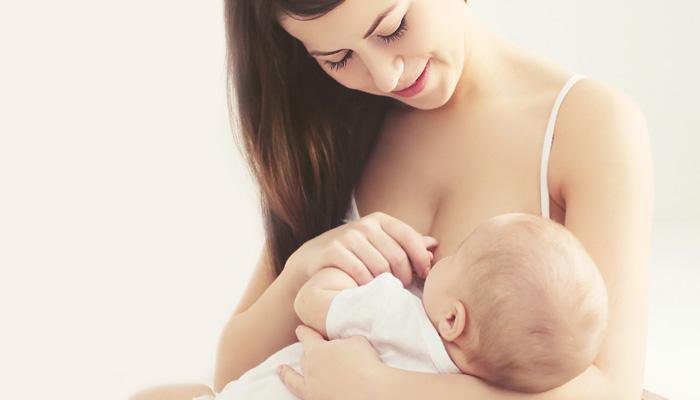 Trẻ 3 tháng tuổi cần bú ít nhất 900ml sữa mẹ/ngày 