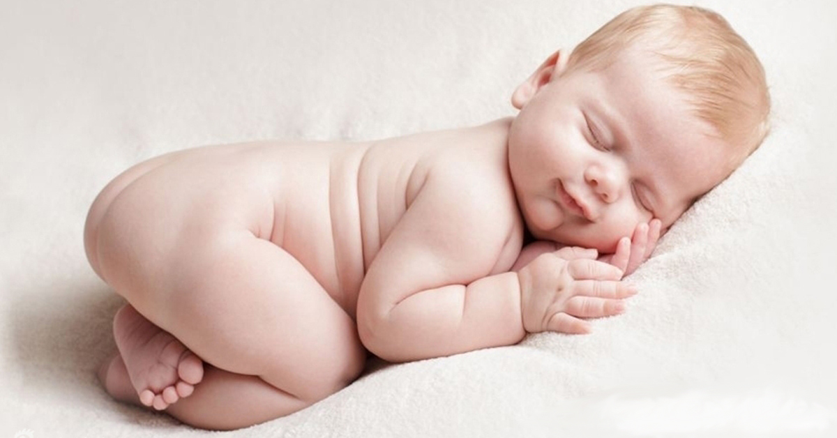 Chăm sóc trẻ 4 tháng tuổi cần cho bé ngủ 15 - 16 giờ/ngày 