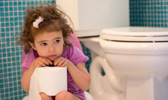 Nhiều ba mẹ bối rối với cách dạy con tự đi vệ sinh