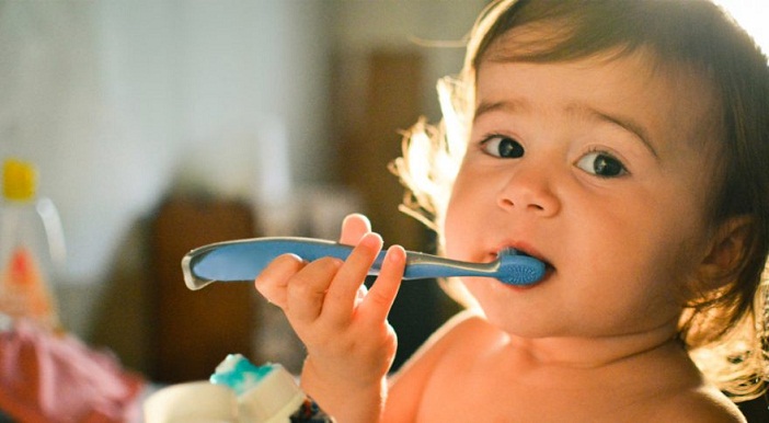 Hãy sớm đánh răng cho trẻ ngay khi bé mọc răng